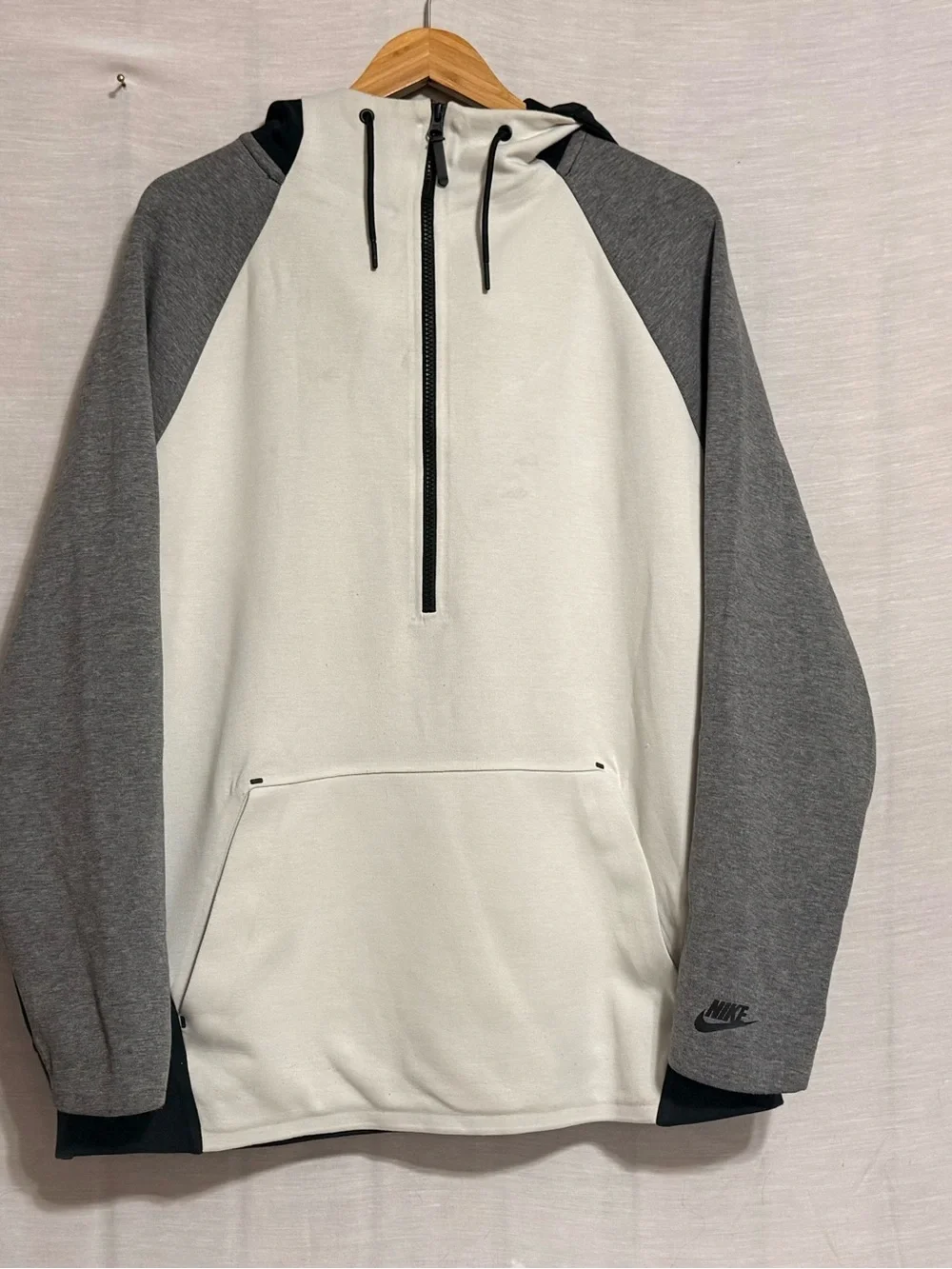Nike Men’s XL Colorblock Half Zip Hooded Pullover Gray White Black